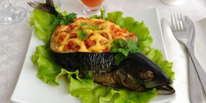 Stuffed mackerel with vegetables and cheese