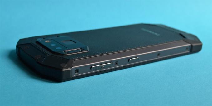 Doogee S70: side face