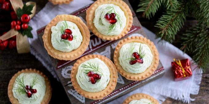 Tartlets with avocado and cottage cheese paste