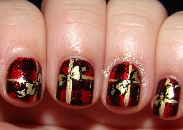 Make a New Year's manicure: Christmas and New Year paraphernalia characters