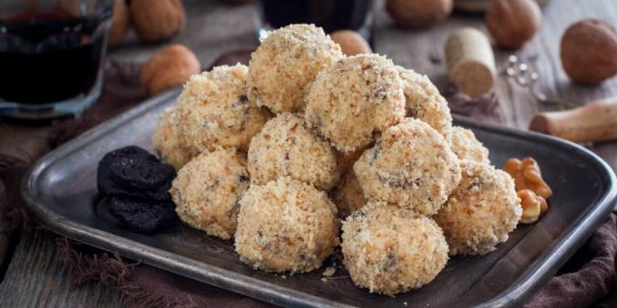 Festive snack in 15 minutes. Cheese balls with prunes
