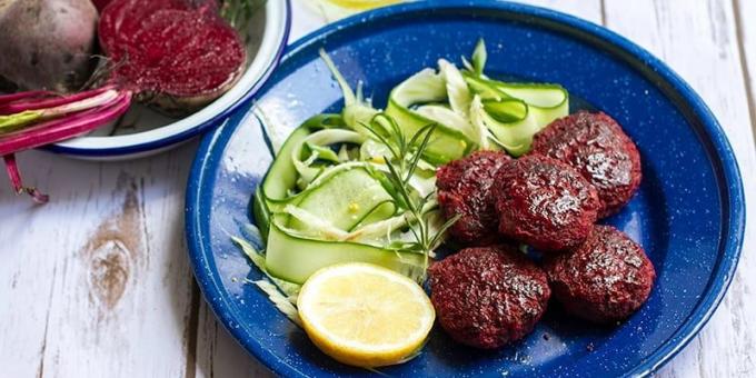 Burgers with beef and beets