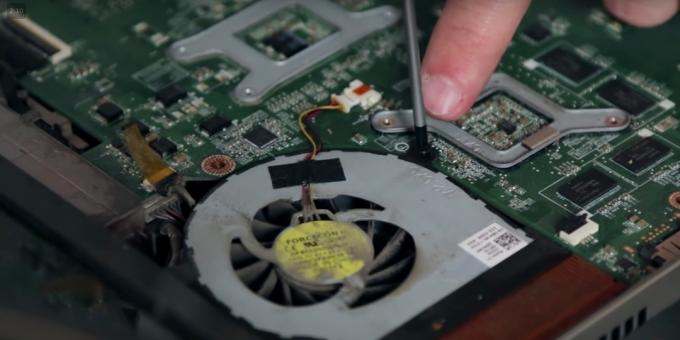 Remove the cooler to clean laptop