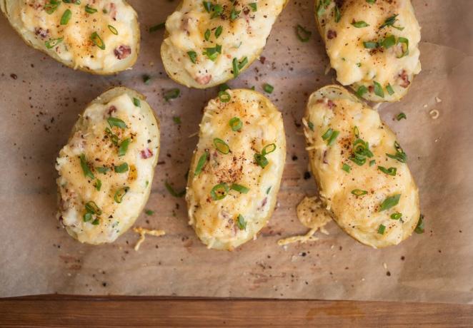 Stuffed potatoes: baked potatoes