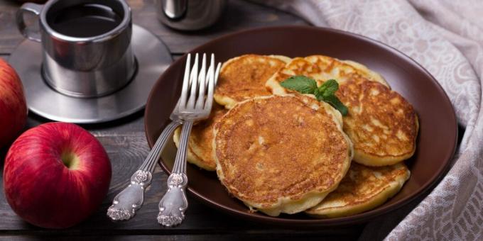 Fritters with cottage cheese and apples