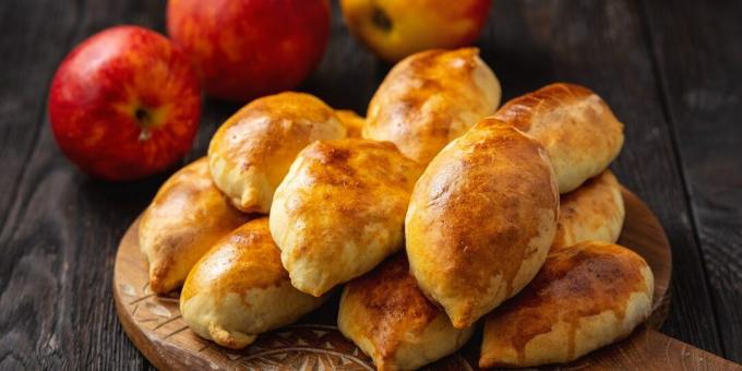 Yeast pies with apples that will take you back to childhood