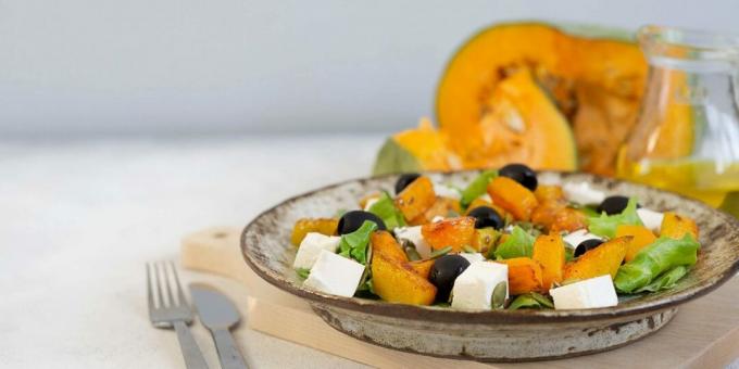 Salad with baked pumpkin and cheese