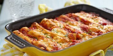 Cannelloni with minced chicken, baked in the oven