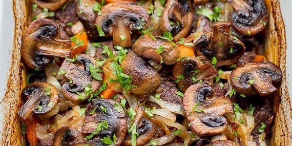 How to cook beef in the oven: beef with vegetables and mushrooms in wine