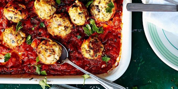 Delicious chicken dishes: Chicken meatballs in tomato sauce