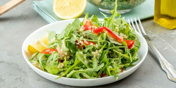 Salad with quinoa, vegetables and arugula