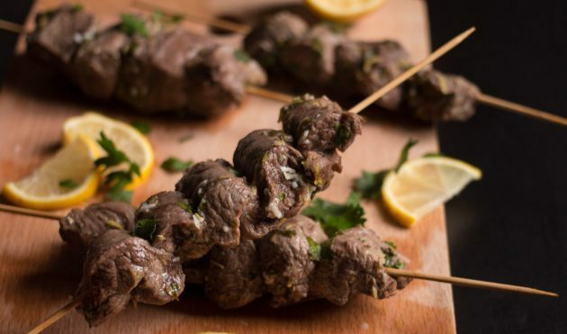 Beef skewers with rosemary and thyme
