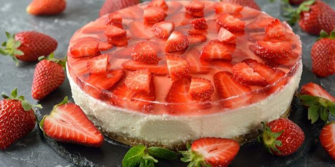 Bright no-bake strawberry cheesecake