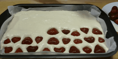 Simple air cake with strawberries