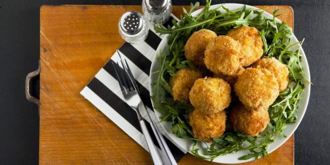 Chicken croquettes with cheese