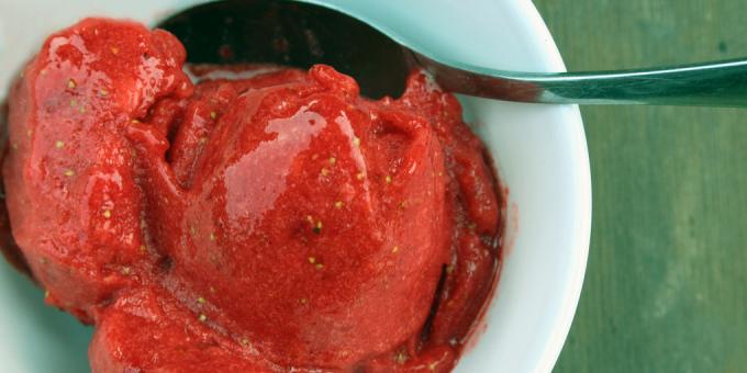 Strawberry sorbet with homemade balsamic vinegar