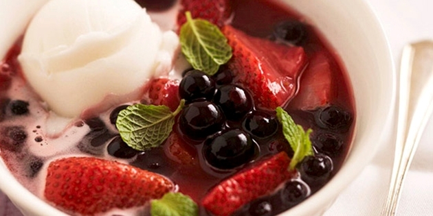 Recipes with strawberries: Berry soup