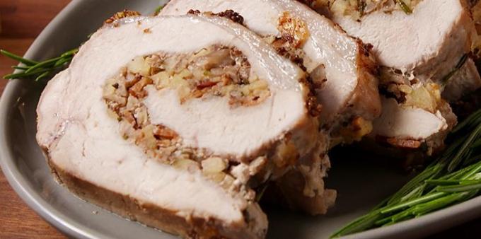 Recipes with pork: Pork stuffed with bacon, apples and nuts