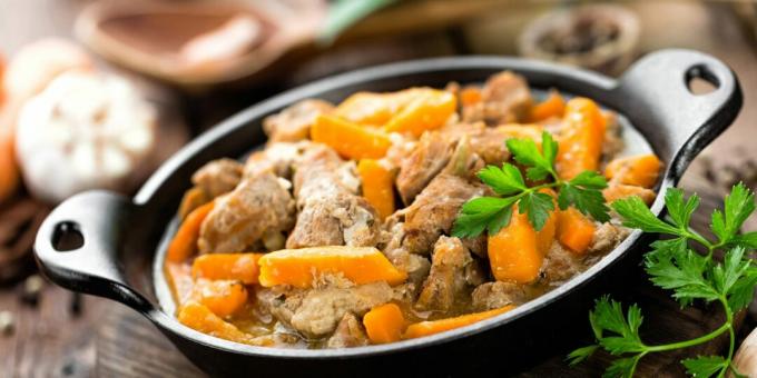 Pork stew with carrots and white wine