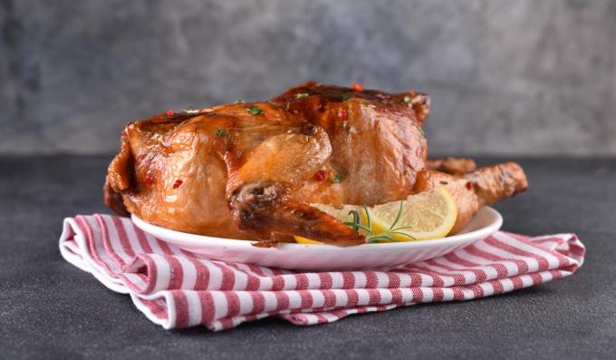 Chicken baked with lemon and garlic