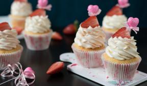 Vanilla Cupcakes with Champagne and Butter Cream