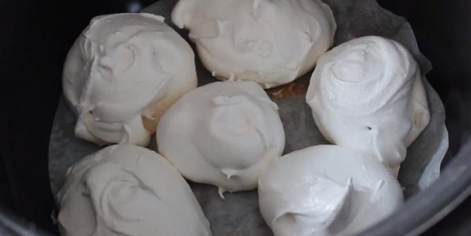 Recipe for meringue in multivarka: 