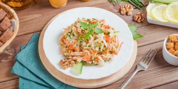 Salad with smoked chicken, carrots and cucumbers