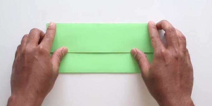 envelope with your hands without adhesive: fold the upper part