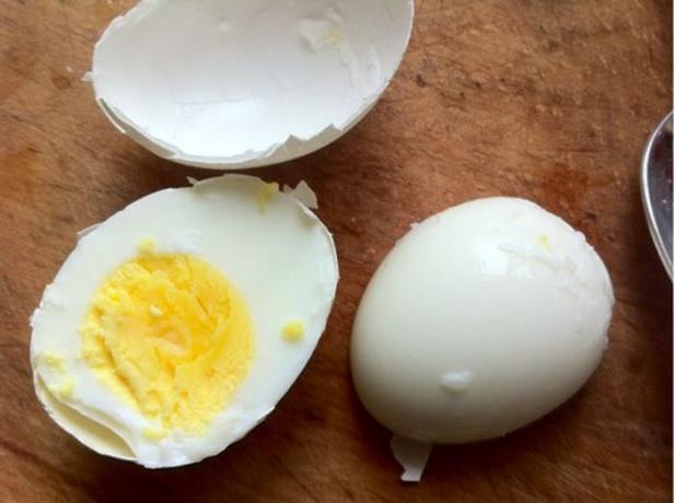 Kitchen tricks: how to quickly clean boiled eggs