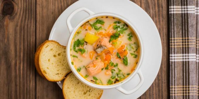 Norwegian cream soup with salmon