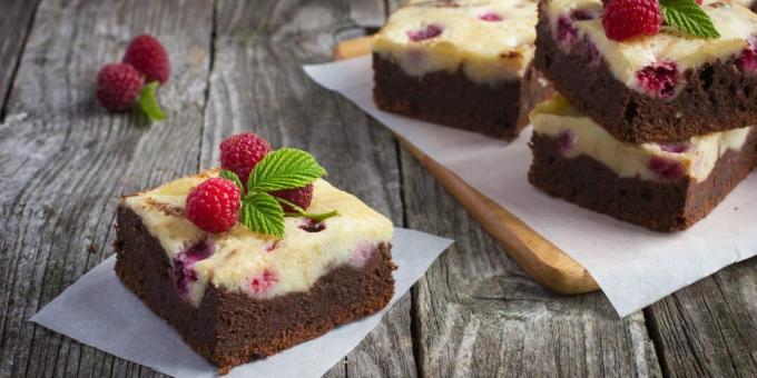 Chocolate pie with raspberries and cream cheese