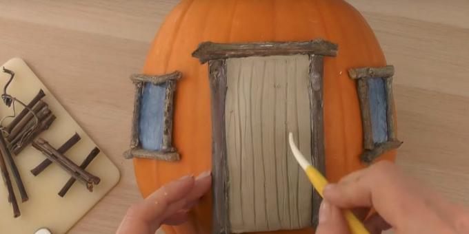 Crafts from pumpkin: looking door