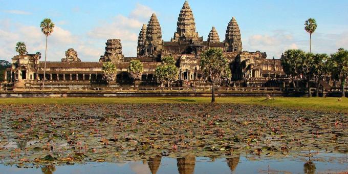 Asian territory is not in vain attract tourists: the archaeological park of Angkor, Cambodia