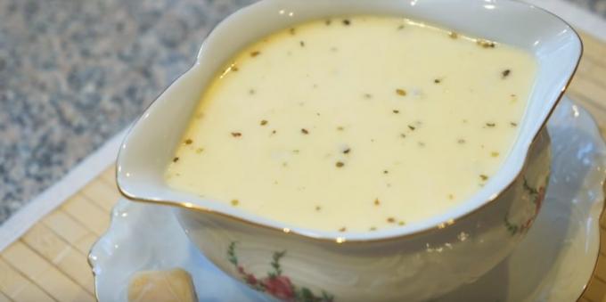 Garlic sauce with cheese