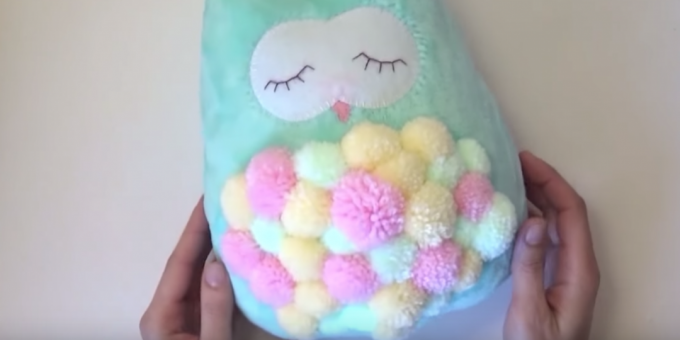 DIY soft toy: make and sew pom poms