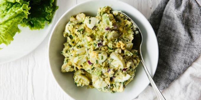 Recipes: Salad with avocado and eggs