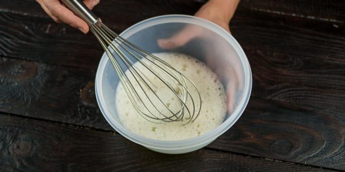 Easy and fluffy pie: beat whites with sugar