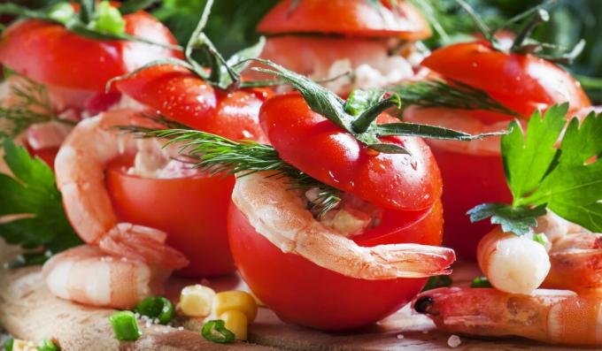 Tomatoes stuffed with shrimps