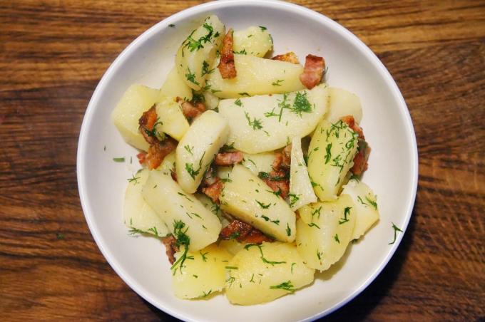 Potatoes with smoked bacon and herbs