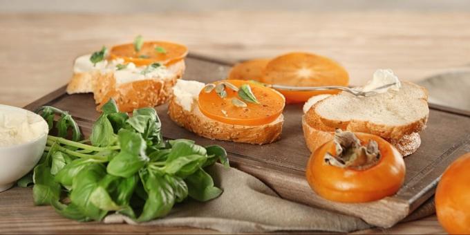 Sandwiches with goat cheese and persimmon