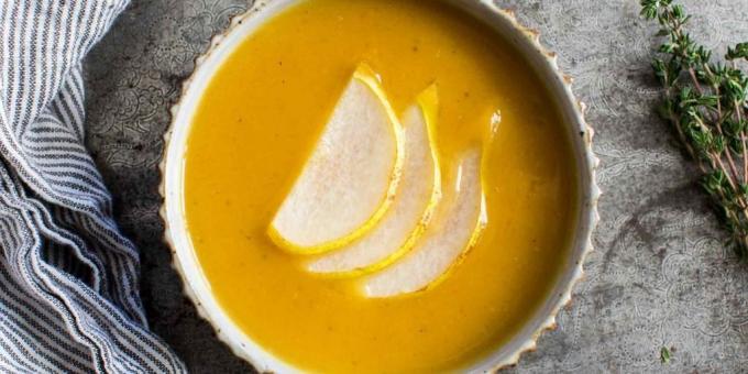 Spicy pumpkin soup with pear