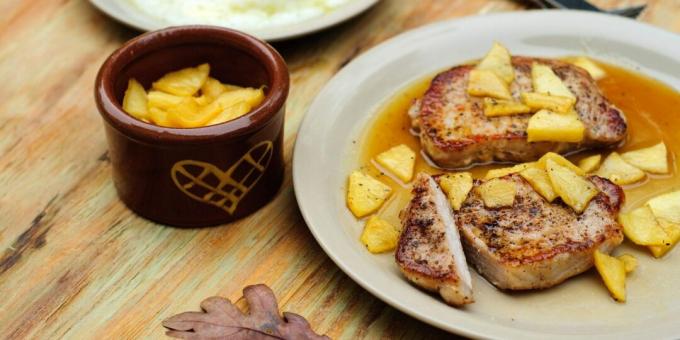 Fried pork with applesauce