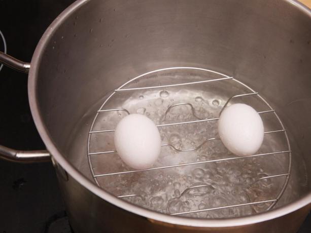 How to cook the eggs for a couple