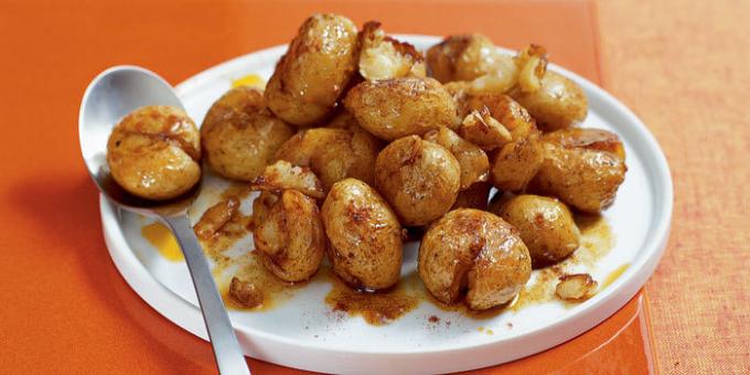 Crispy new potatoes in the oven