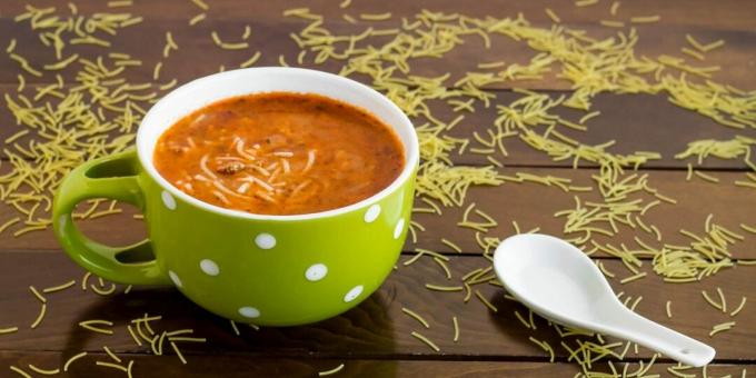 Tomato soup with noodles and minced beef