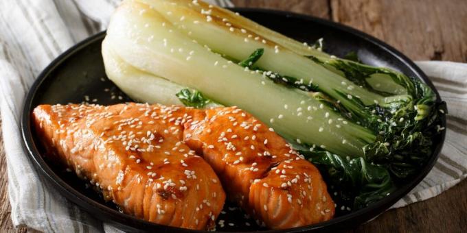 Salmon baked in soy sauce
