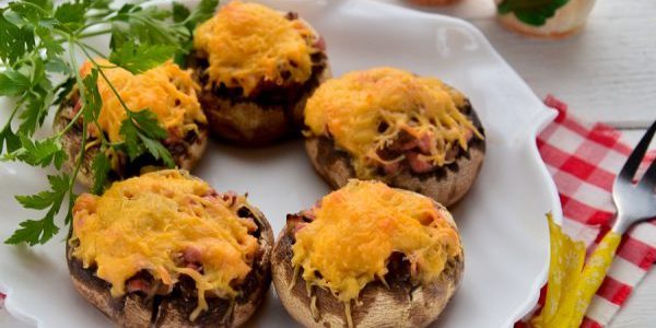 How to cook stuffed with mushrooms in the oven: Mushrooms stuffed with sausage