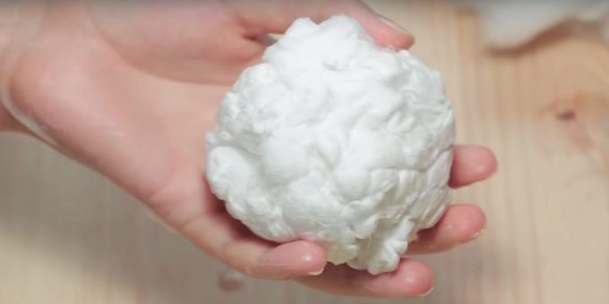 Snowman with his own hands: create a cotton ball