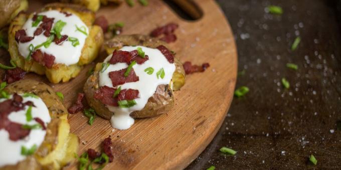 Baked potatoes with crispy crust