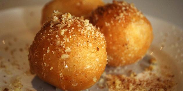 recipes meatless dishes: donuts with honey syrup